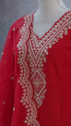 Festive Kurti, Kurta Wedding, Line Embroidery, Party Wear Kurta, Kurti Palazzo, Graphic Shirt Design, Embroidered Kurti, Kurta Dress, Fish Wallpaper