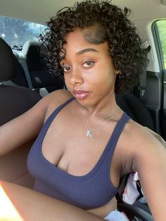 My Vaib, Rodset Curls On Natural Hair, Pixie Cut Curly Hair, Short Natural Curly Hair, Natural Hair Cuts, Hairstyle Idea, Really Short Hair, Short Hair Pixie Cuts