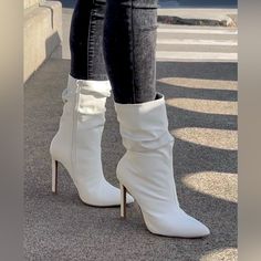 White Pointed Toe Boots Luxury White Knee-high Boots With Round Toe, White Point Toe Boots, Heel Boots White, White High Heel Boots, Shoes Closet, Nice Boots, Wild Diva Shoes, Beautiful High Heels, Leather Western Boots