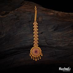 Gold Mangtika, Gold Tikka, Tikka Jewelry, Antique Gold Jewelry Indian, Bridal Jewelry Vintage, Gold Mangalsutra Designs, Gold Chain Design, Bridal Accessories Jewelry, Gold Pendant Jewelry