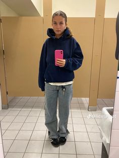 Cool Sweatpants Outfit, Dark Blue Denim Jeans Outfit Aesthetic, Cute Baggy Summer Outfits, Fall Fits Sweatpants, Fall Clothes School, Outfit Ideas With Jerseys, Basic Vintage Outfits, Idgaf Outfits For School