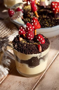 Easy Dirt Pudding Recipe, Easy Dirt Pudding, Dirt Pudding Recipes, Mushroom Forest, Dessert Aux Fruits, Wild Mushroom, Pudding Recipes, Holiday Desserts