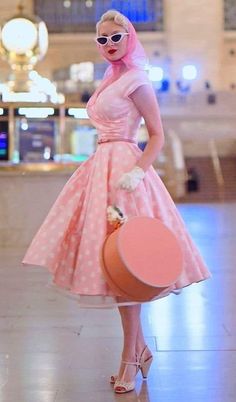 50s Pink Lady Outfit, Pinup Dresses 50s, Vintage Barbie Outfit Ideas, Pink 50s Outfit, Aesthetic 50s Outfit, Barbie Retro Outfit, 1950s Pinup Fashion, Vintage Aesthetic Outfits 50s, 1950 Outfits Women