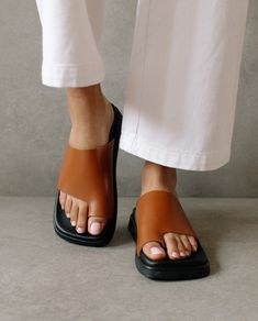 Toe Ring Flop Tan Everyday Sandals, Toe Ring Sandals, Joah Brown, Sustainable Leather, Toe Ring, How To Attract Customers, Womens Sandals Flat, Brown Sandals, Toe Rings