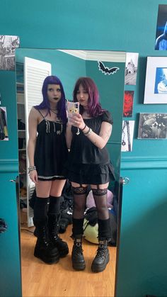 Goth Pierce The Veil Concert Outfits, Pierce The Veil Outfits Concert, Pierce The Veil Outfit Ideas, Goth Hippie Outfits, Emo Concert Outfit, Goth Concert Outfit