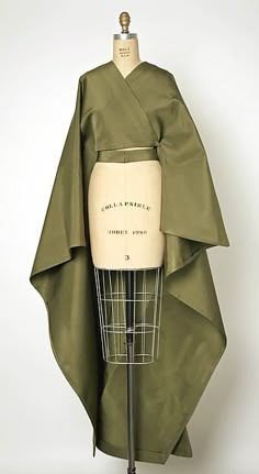 House of Balenciaga | Evening wrap | French | The Metropolitan Museum of Art Asian Style Clothes, Cristobal Balenciaga, Evening Wrap, Evening Wraps, Mode Kimono, Cristóbal Balenciaga, Diy Vetement, Fantasy Clothing