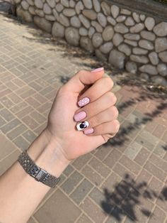 Pink And White Disney Nails, Minnie Mouse Valentines Nails, Disney World Nails Simple, Minnie Nails Designs, Disney Nails French Tip, Disney Manicure Ideas, Disney World Nails Acrylic, Neutral Disney Nails, Disney Themed Nails Acrylic