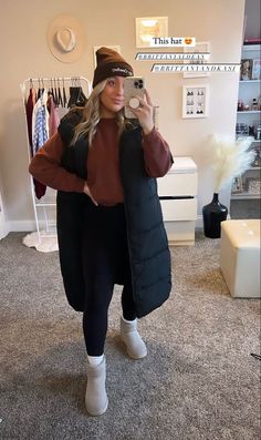 Thanksgiving Bar Outfit, Cardigan Outfit Leggings, Black Long Puffer Vest, Long Puffer Vest Outfit, Raceday Outfits, Long Vest Outfit, 2025 Wardrobe, Thirties Fashion, Long Puffer Vest