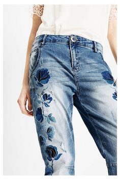 Ropa copada Jeans Dama, Denim Embroidery, Denim Art, Diy Clothes And Shoes, Denim Wear