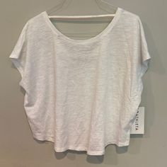 Athleta Large Tee White Relaxed Fit Tank Top For Sports, White Relaxed Fit Sports Tank Top, White Sports Tops For Spring, White Tops For Sports In Spring, Spring Everyday Athleisure Tops, Spring Short Sleeve Gym Tops, White Scoop Neck Top For Gym, Basic Relaxed Fit Tops For Gym, Scoop Neck Spring Workout Top