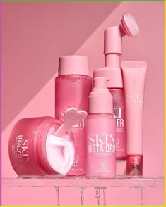 facial massage techniques Skin Care Sets & Kits, Natural Cosmetic Packaging Design, Skin Body Care Routine, Aesthetic Skincare Brands, Cute Skincare Products, Skincare Products Set, Skincare Product Design, Skincare Aesthetic Products, Skin Care Branding Design