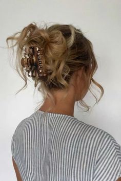 Messy Claw Clip Bun, Updo Claw Clip, Claw Clip Outfit, Claw Clip Messy Bun, Frankie Valli, Bad Hair