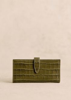 Item made in our Italian workshop;Smooth leather exterior with crocodile-embossed finish;Leather lining;Fastens with one press-stud;Credit card holder on each side. - Zipped pocket.;Weight: 100 g / 3.5 oz;Dimensions: 8.5 x 17 x 2.3 cm / 3.1 x 6.7 x 0.8 in