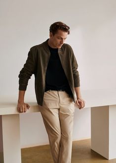 Winter Dressing For Men, Khaki Jacket Outfit, Fall Streetwear Outfits, Men Fashion Trends, Mens Overshirts, Suede Jacket Outfit, Fashion Trends Fall, Reversible Clothing, Older Mens Fashion