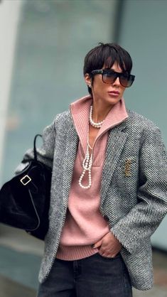 Comfy Sweater, Cooler Look, Looks Street Style, Tweed Blazer, Fashion Mode, Work Attire, Mode Inspiration