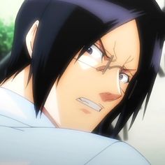 an anime character with black hair and blue eyes