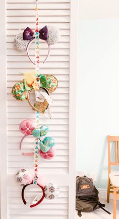 Hanging Mickey Ears On Wall, Disney Ear Storage, Disneyland Room, Hanging Closet Storage, Diy Disney Ears, Disney Buttons, Disneyland Ears, Storage Solutions Closet