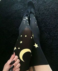 Knee High Stockings, Pastel Goth Fashion, Hipster Grunge, Cooler Look, Dark Fashion