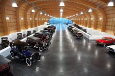 an old car showroom with many antique cars