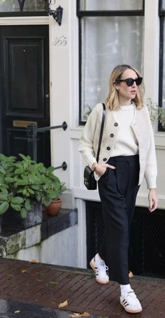 Black And White Jumper Outfit, Sneakers With Trousers, Trousers And Sneakers Outfit, White Jumper Outfit, Styling Cardigan, Trousers With Sneakers, Winter Sneakers Outfit, Trainers Outfit, Europe 2024