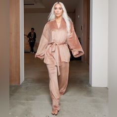 Luxurious And Chic One Of Kim’s Faves And Sold Out! 4xl Nwt Luxury Robes For Women, Velour Shorts, Luxury Robes, Rose Girl, Lounge Robes, Sleepwear Robe, Girls Night, Women's Intimates, Gifts For Women