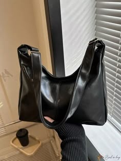 Black Square Baguette Bag For School, School Square Baguette Bag, Soft Leather Tote, Work Handbag, Commuter Bag, Inspo Outfit, Tassel Bag, Pretty Bags, Outfit Goals