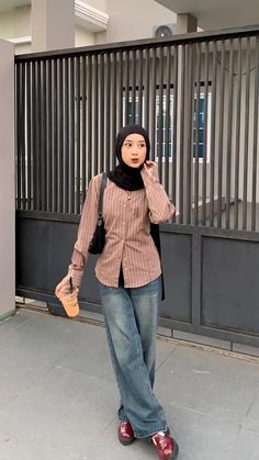 First Date Hijab Outfit, Fashion Inspo Hijab, Hijab Cute Outfit, Kemeja Outfit Hijab, Cool Hijab Outfit, Outfit 90s Style Hijab, Pose Ideas Hijab, Hijab Inspo Outfit, Outfit Dress Hijab