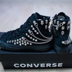 Emo Shoes, Studded Converse, Grunge Shoes, Converse Chucks, Skull Shoes, Mode Shoes, Goth Shoes, Dr Shoes, Converse Black