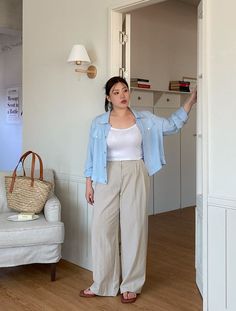 Korean Outfits For Plus Size Women, Midsize Korean Fashion, Work Outfits Women Mid Size, Mid Size Women Outfits, Korean Pants Outfit, Dress Pants Outfits Casual, Slacks Outfit Casual, Plus Size Korean Outfits, Chubby Fashion Outfits Korean