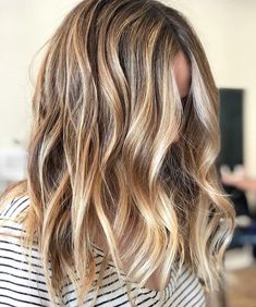 Beachy Balayage, Balliage Hair, Hair Color Idea, Color Balayage, Haircuts For Curly Hair, Trendy Hair Color, Balayage Brunette