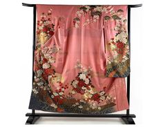 This is Japanese  Vintage Silk Furisode Kimono. Length : approx 155 cm  Width : approx 130 cm  Sodetake:  approx  102 cm  **Not included Obi Belt Material : Silk Condition : Vintage Excellent/ please check photo. **CARE : dry clean recommended Please don't hesitate to contact me if you have any question!! Please see other items. https://www.etsy.com/jp/shop/YUMEYAKKOJapan?ref=hdr_shop_menu Japanese Kimono Dress, Furisode Kimono, Robe Silk, Kimono Japanese, Photo Care, Kimono Vintage, Wedding Kimono, Silk Kimono Robe, Obi Belt