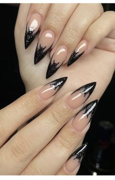 Ongles Goth, Bat Nails Art, Holloween Nails, Halloween Manicure, Witchy Nails, Punk Nails, Gothic Nails, Goth Nails