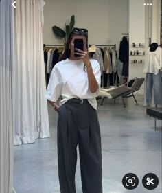 Wide Leg Tailored Pants Outfit Winter, Tailored Pants Outfit Women, White T Shirt Aesthetic Outfit, Charcoal Trousers Outfit, Grey Trousers Outfit Summer, Tshirt Professional Outfit, Gray Pants White Shirt Outfit Women, Wide Leg Trousers Outfit Spring, Summer Job Outfits Casual