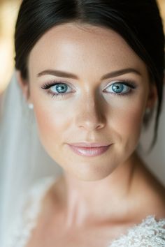 Discover the best bridal makeup ideas for blue-eyed brides with this list of 61 stunning looks. From modern glam to timeless elegance, these styles will inspire your wedding-day perfection. Click now to explore them all! #BridalBeauty #WeddingStyle #BlueEyesGlam Boho Wedding Makeup Blue Eyes, Wedding Bride Makeup Blue Eyes, Neutral Wedding Makeup Blue Eyes, Bridal Makeup Blue Eyes Brown Hair, Wedding Makeup Blue Eyes Brown Hair, Natural Bridal Makeup Blue Eyes, Natural Bridesmaid Makeup Blue Eyes, Wedding Day Makeup For Bride Blue Eyes, Bridal Makeup Blue Eyes