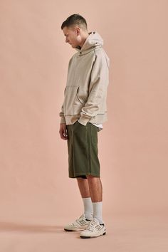 550 Outfit, Carpenter Pants Outfit, New Balance 550 Sea Salt, Olive Shoes, Basic Clothing, New Balance Outfit, Mens Shorts Outfits, Pants Outfit Men