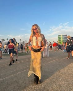 coachella, digital, friends, outfits, music festival, aesthetic Glastonbury Festival Fashion, Music Festival Aesthetic, Electric Picnic, Boom Festival, Alix Earle, Coachella Looks, Festival Outfit Inspiration, Friends Outfits