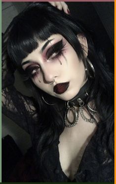 Emo Vampire Makeup, Goth Makeup Vampire, Gothic Eyebrow Shapes, Gothic Makeup Inspiration, Gothic Makeup For Hooded Eyes, Gothic Make Up Ideas, Black Makeup Looks Goth, Gothic Lip Makeup, Gothic Makeup Hooded Eyes