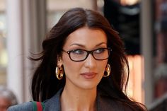 Bella Hadid has switched her slimline bayonetta glasses for the thick rimmed ones you might’ve found in Topshop in ‘08 – but does this mean geek chic is actually making a comeback? Bayonetta Glasses Outfit, Bella Hadid Glasses, Glasses Outfit, New York Street Style, Stylish Glasses, Back Door, Accessories Bags Purses, New York Street