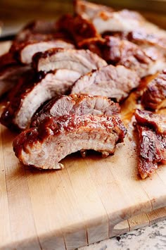 some meat is sitting on a cutting board