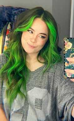 Green Hair Streaks, Black And Green Hair, Neon Green Hair, Green Hair Girl, Gemini Hair, Color Block Hair, Green Hair Dye, Hair Colour Inspo, Split Dyed Hair