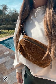 Fall Belt Bag Outfits, Sherpa Crossbody Bag, Sherpa Belt Bag Outfit, Fleece Belt Bag Outfit, Sherpa Purse, Sherpa Belt Bag, Fanny Pack Outfit, Crossbody Bag Outfit