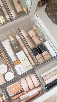 Anthropologie Vanity, Vanity Drawer Organization, Vanity Inspo, Makeup Tray, Makeup Drawing, Makeup Drawer Organization, Makeup Bag Essentials, Makeup Drawer