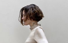 Short Bob Side Part, Really Short Bob, Warm Brown Hair Color, Freja Beha, Freja Beha Erichsen, Tomboy Hairstyles, Really Short Hair, Hair Inspiration Short, Edgy Short Hair