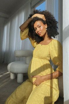 Yellow Linen Dress, Natural Linen Dress, Newborn Mom, Long Length Dresses, Fashion Illustrations Techniques, Baby Shower Outfit, Pregnancy Looks, Designer Maternity, Linen Style