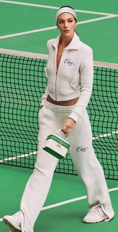 Sporty And Rich Aesthetic, Tennis Fashion Editorial, Mode Tennis, Vittoria Ceretti, Fashion Trend Forecast, Vintage Tennis, Sports Aesthetic, Tennis Fashion, Womens Tennis