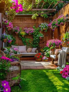 Backyard Nook, Backyard Privacy Ideas From Neighbors, Fence Border Landscaping, Christmas Centerpieces For Table, Hallway Christmas Decor, Layer A Bed, Thanksgiving Christmas Tree, Border Landscaping, Scrap Wood Christmas