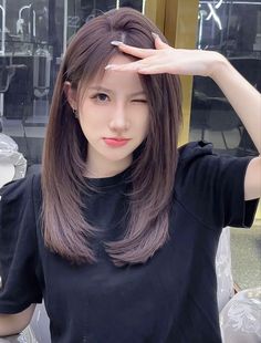 Classic Style Dress, Straight Hair Korean Style, Medium Hair Styles Straight, Layer Hair Korean, Front Layers Haircut, Front Layers Medium Hair, Front Layered Haircuts, Korea Haircut, Korean Hair Trends