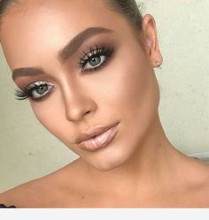 Silver Eyeshadow Looks, Silver Eye Makeup, Wedding Hairstyles And Makeup, Silver Eyeshadow, Givenchy Beauty, Makeup Sephora, Formal Makeup