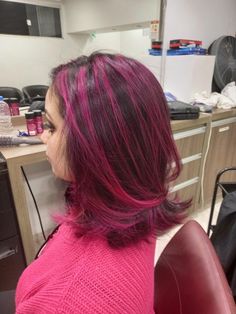 Chunky Hilights On Dark Hair, Chunky Magenta Highlights, Chunky Highlights Color, Pink Chunky Highlights In Brown Hair, Colored Chunky Highlights, Short Hair Pink Highlights, Pink Highlights In Brown Hair Short, Dark Hair Pink Highlights, Short Hair With Pink Highlights