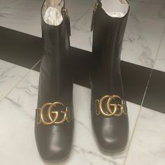 Brand New Gucci Booties Model Malaga Kid Nero Black Boots With Horsebit Detail And Round Toe, Gucci Luxury Round Toe Boots, Gucci Luxury Boots With Round Toe, Gucci Luxury Ankle Boots, Gucci Designer Ankle Boots, Designer Gucci Ankle Boots, Luxury Gucci Boots With Round Toe, Designer Black Boots With Horsebit Detail, Gucci Calf Leather Boots With Horsebit Detail